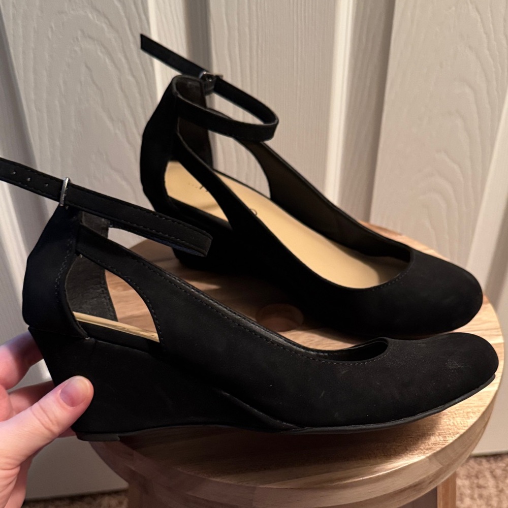 me too Black Ankle-Strap Wedge Pumps - Picture 8 of 9